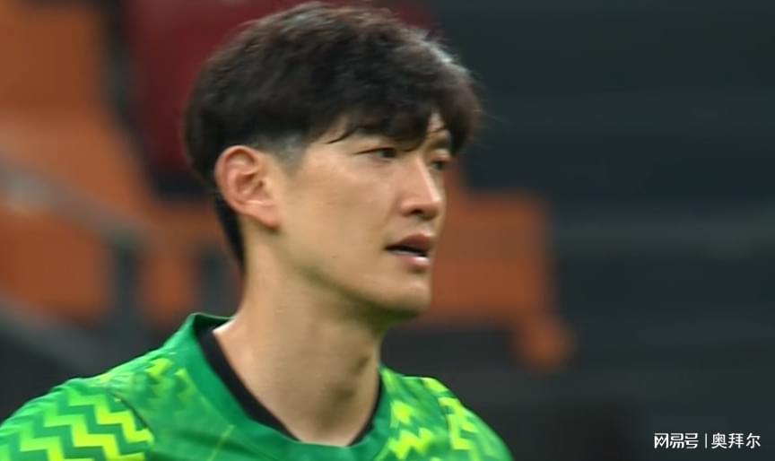国足半场2球落后!媒体人热议:差距太大了,新西兰踢成了曼城